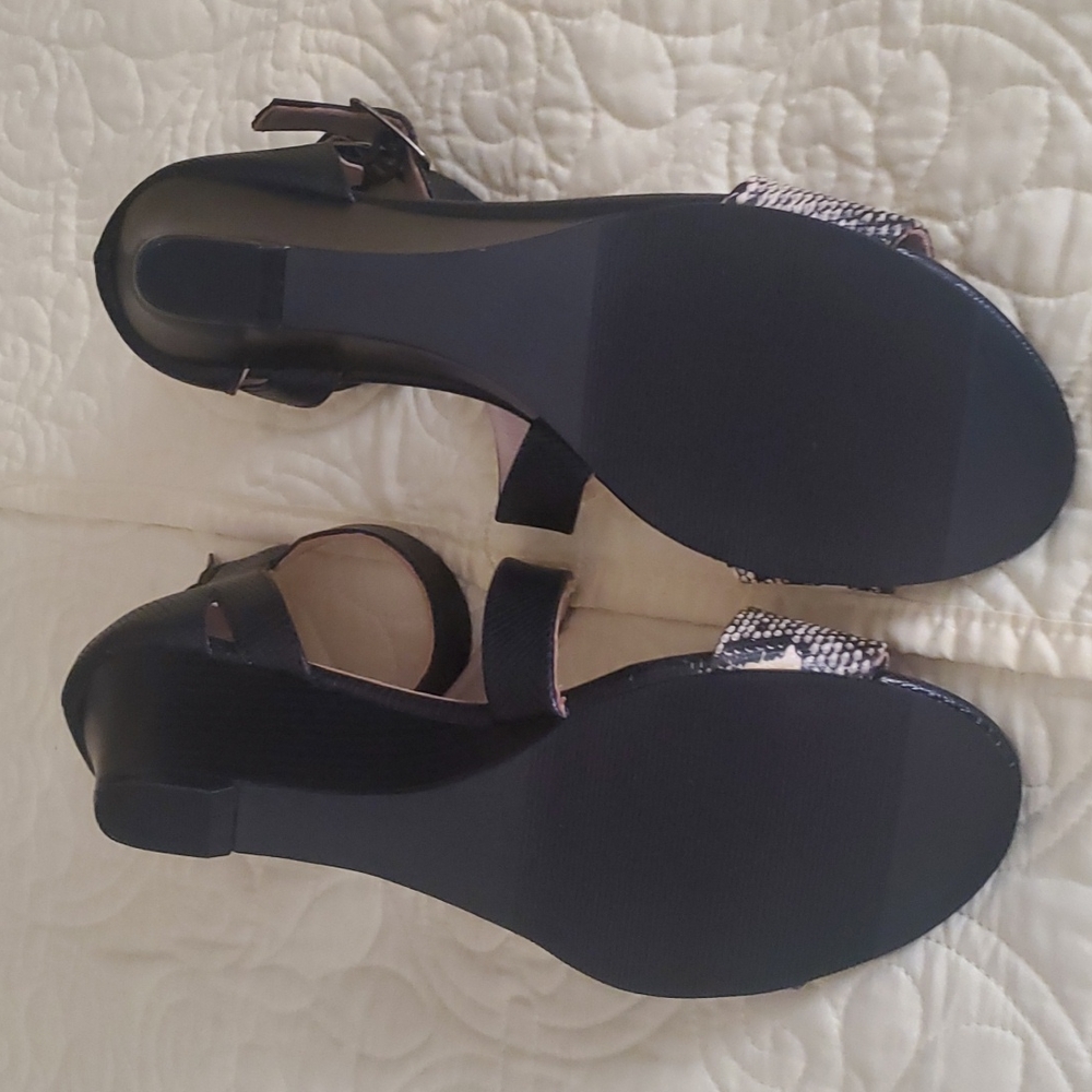 Sandals - Picture 5 of 5